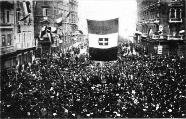 THE INHABITANTS OF FIUME CHEERING D'ANNUNZIO AND HIS RAIDERS