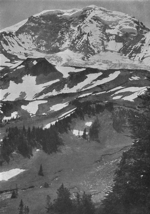 View south from the Sluiskin Mountains.