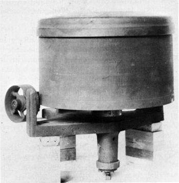 Figure 2.--De Laval centrifugal cream separator of 1879. (An earlier version of Catalog No. 19.