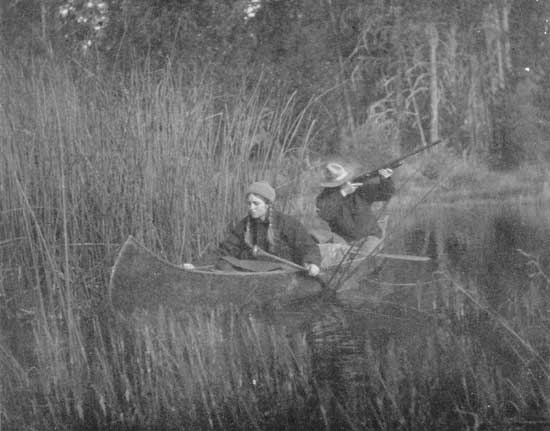 Canoeing and duck shooting may be combined on the Deschutes