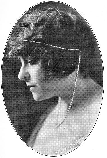 Mme. Frances Alda. © Underwood & Underwood.