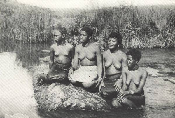 PRINCESSES AT THE SACRED BATHING POOL