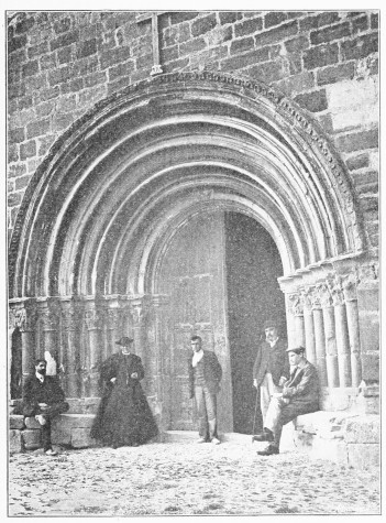 Lámina 66. LA BASTIDA Puerta de la ermita de El Cristo. (Fot. L. E.)