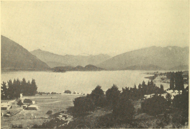 LAKE WANAKA, NEW ZEALAND