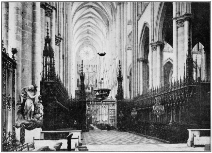 CATHEDRAL OF AMIENS (SOMME), FRANCE, THE CHOIR AND NAVE, LOOKING WESTWARD.