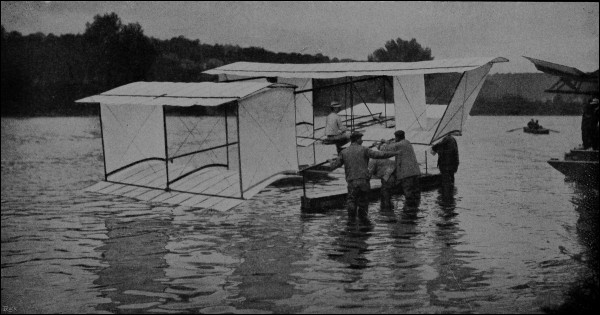 Blériot-Voisin Cellular Biplane with Pontoons