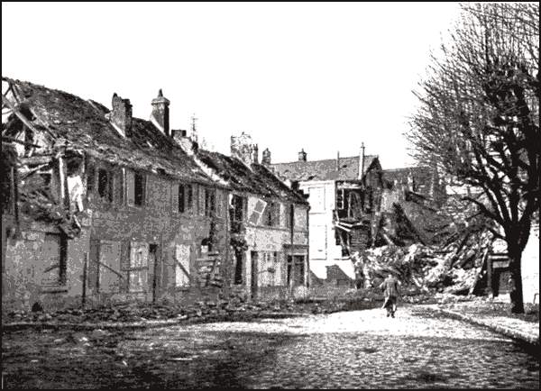 Photograph of the Place de la Cathédrale and Rue du Beffroi.